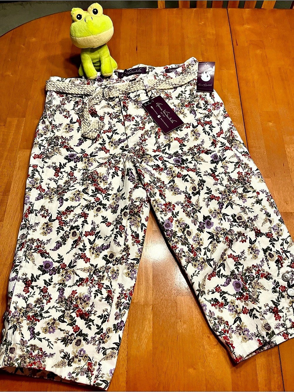 Gloria Vanderbilt Amanda Skinny Jean Capri with Belt Floral Pants